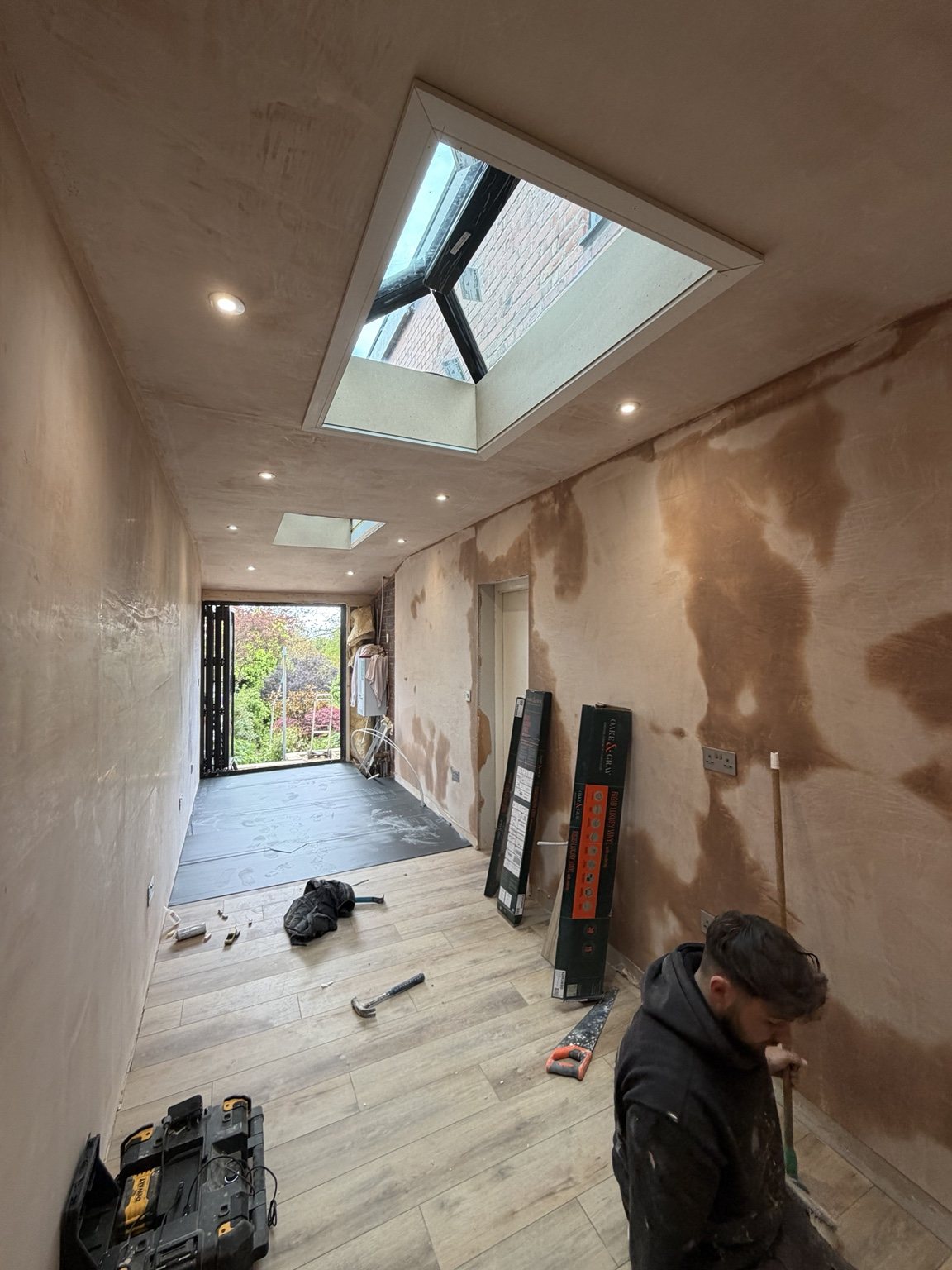 Curved ceiling extension